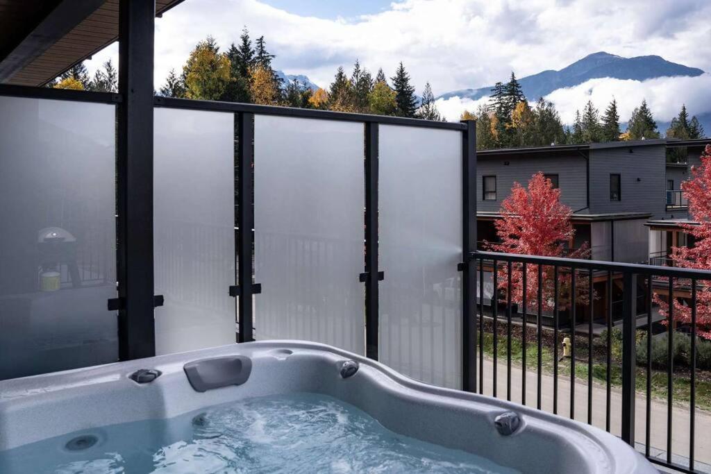 Bluebird Daze By Revelstoke Vacations Apartman Kültér fotó