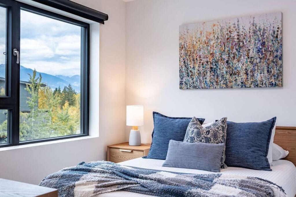 Bluebird Daze By Revelstoke Vacations Apartman Kültér fotó