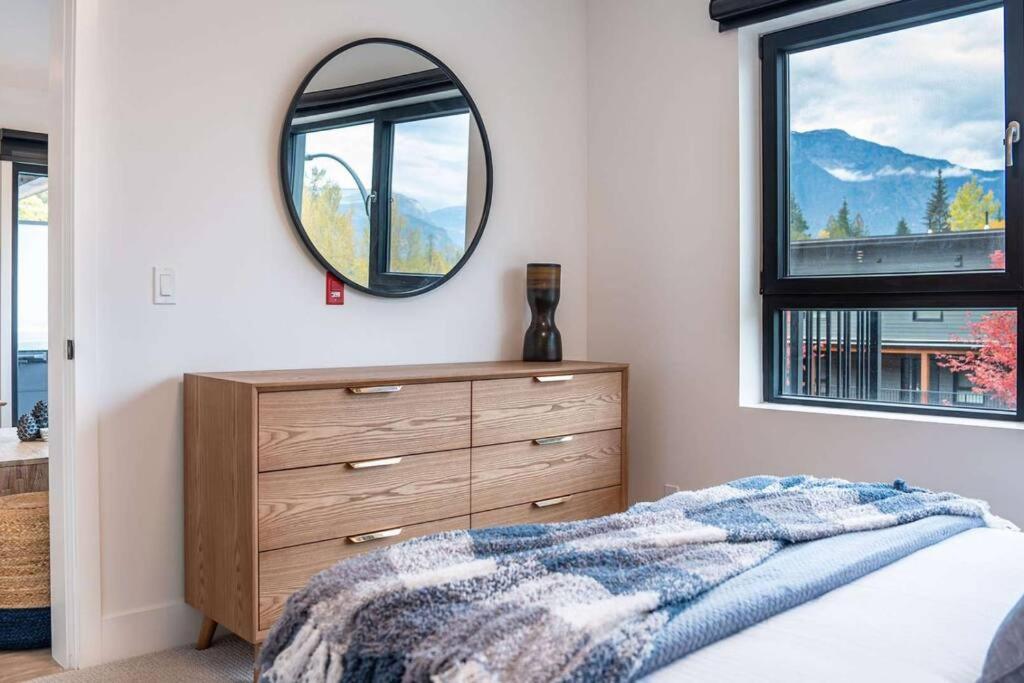 Bluebird Daze By Revelstoke Vacations Apartman Kültér fotó