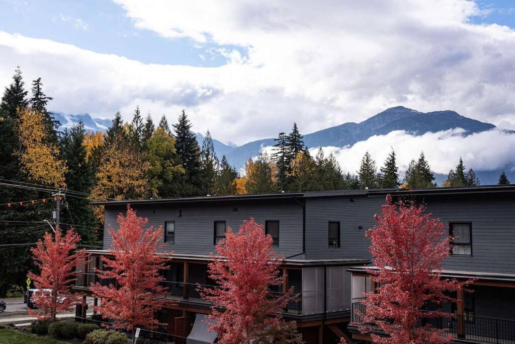 Bluebird Daze By Revelstoke Vacations Apartman Kültér fotó