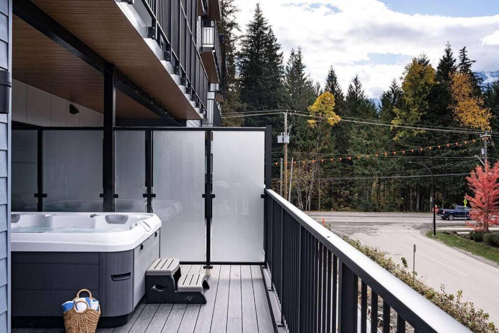 Bluebird Daze By Revelstoke Vacations Apartman Kültér fotó
