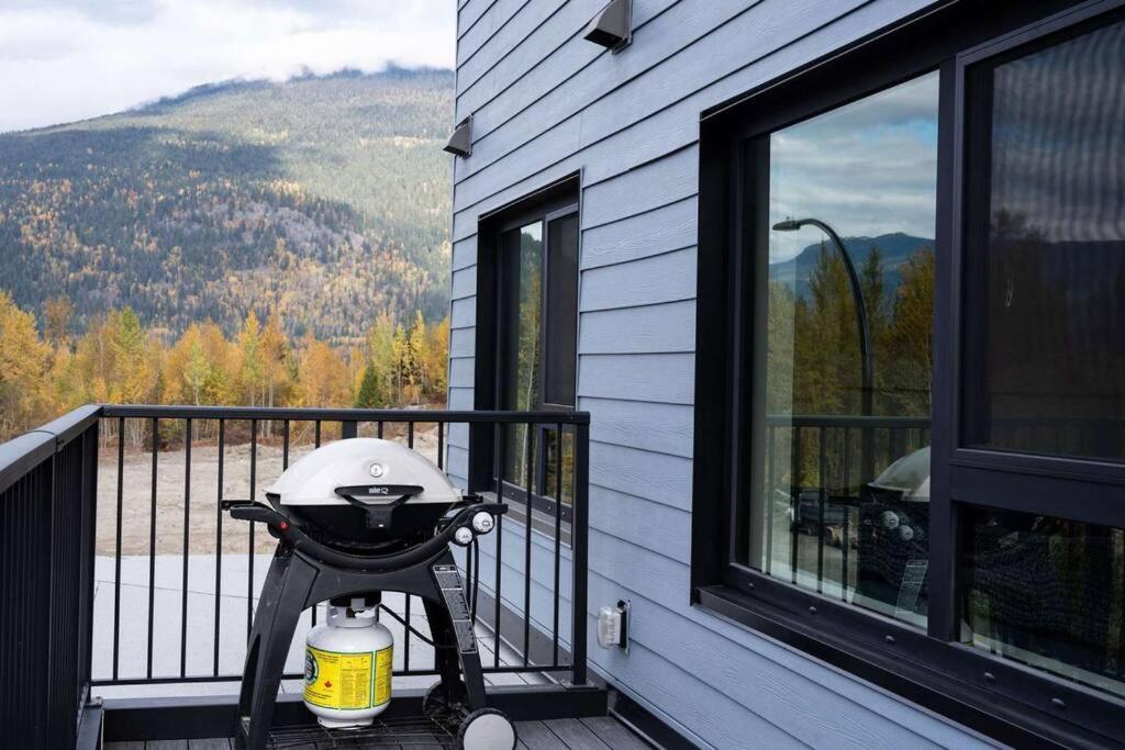 Bluebird Daze By Revelstoke Vacations Apartman Kültér fotó
